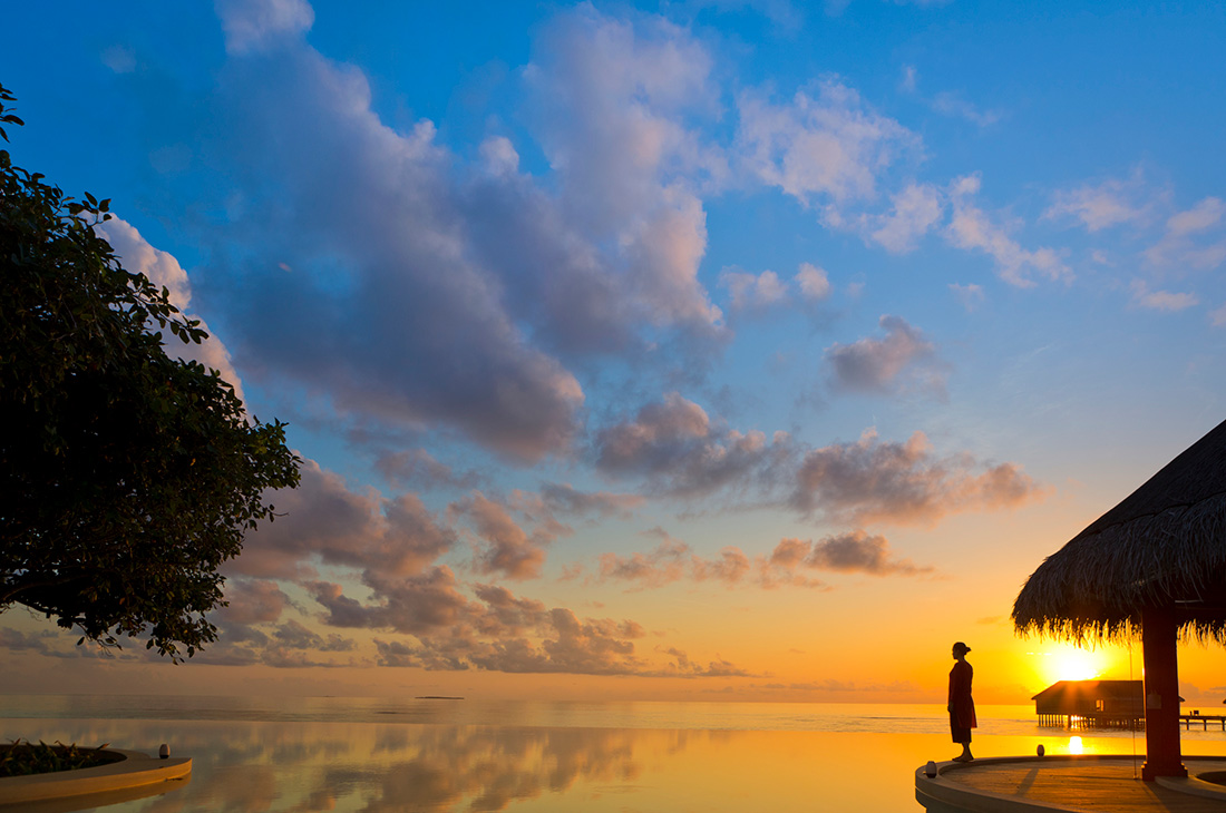 絶景サンセットが美しいDusit Thani Maldivesのメインプール