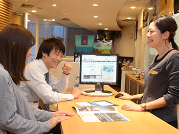 渋谷駅前店接客イメージ01