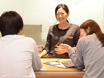 渋谷駅前店接客イメージ02